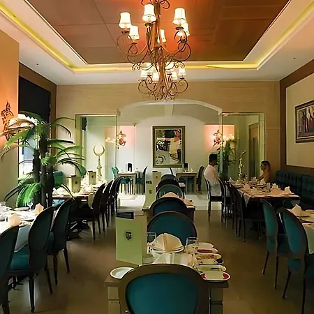 Отель Sunland